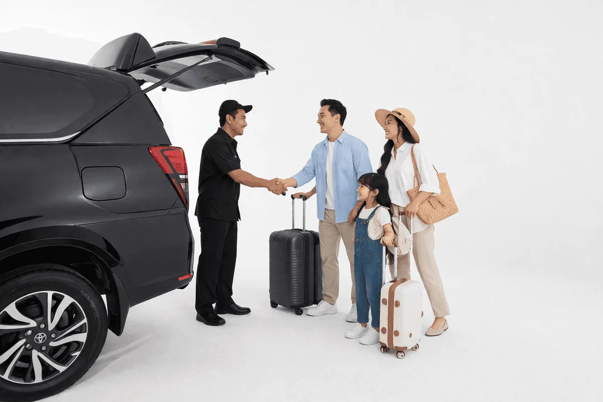 Ilustrasi panduan memilih rental mobil dengan sopir untuk keluarga